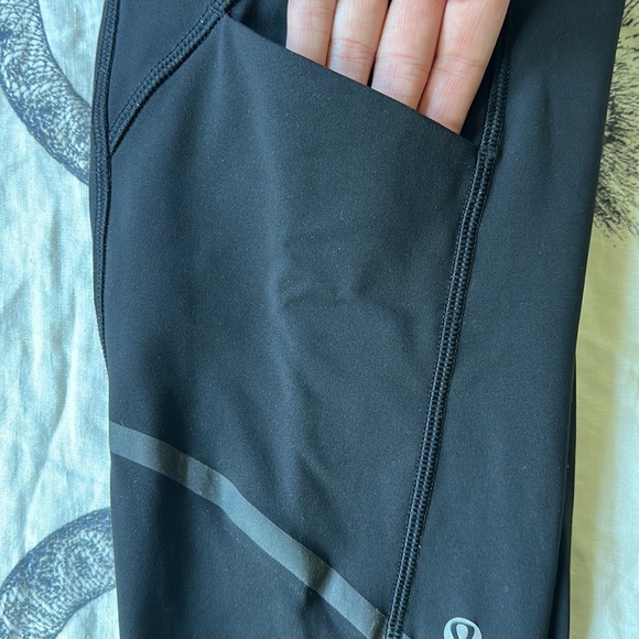 US4 Lululemon tight gym pants activewear, inseam 17” - excellent condition - Picture 7 of 12